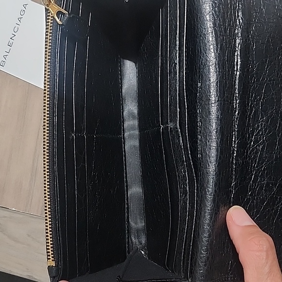 AUTHENTIC BALENCIAGA WALLET - Picture 10 of 14